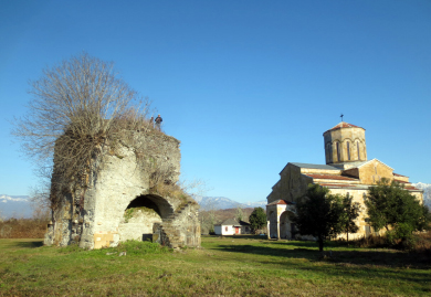 მოქვის ღვთისმშობლის საკათედრო ტაძარი X საუკუნე სოფ.მოქვი ოჩამჩირე აფხაზეთი