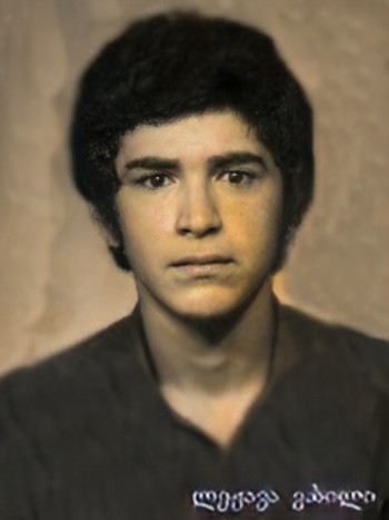 ვასილ ლეჟავა 1960-2000 გარდ. 40 წლის ეროვნული გვარდია ავაზა. ომში დაიჭრა და გარდაიცვალა თბილისში, ჭრილობების გართულების გამო. დაბ.  სოფ.კურდღელაური თელავი კახეთი