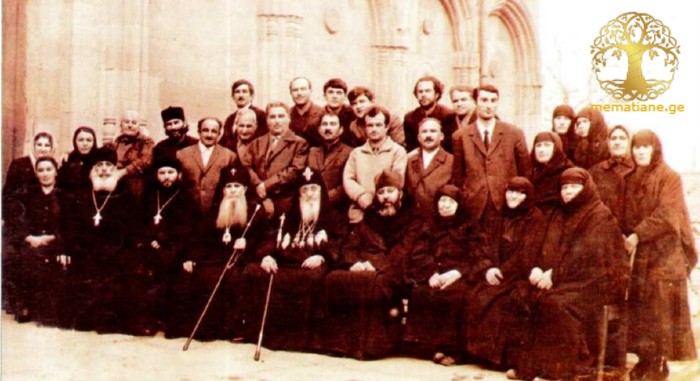 სრულიად საქართველოს კათოლიკოს-პატრიარქი ეფრემ II (სიდამონიძე) სტუმრად სამთავროს დედათა მონასტერში. სავარაუდოდ 1969 წელი.